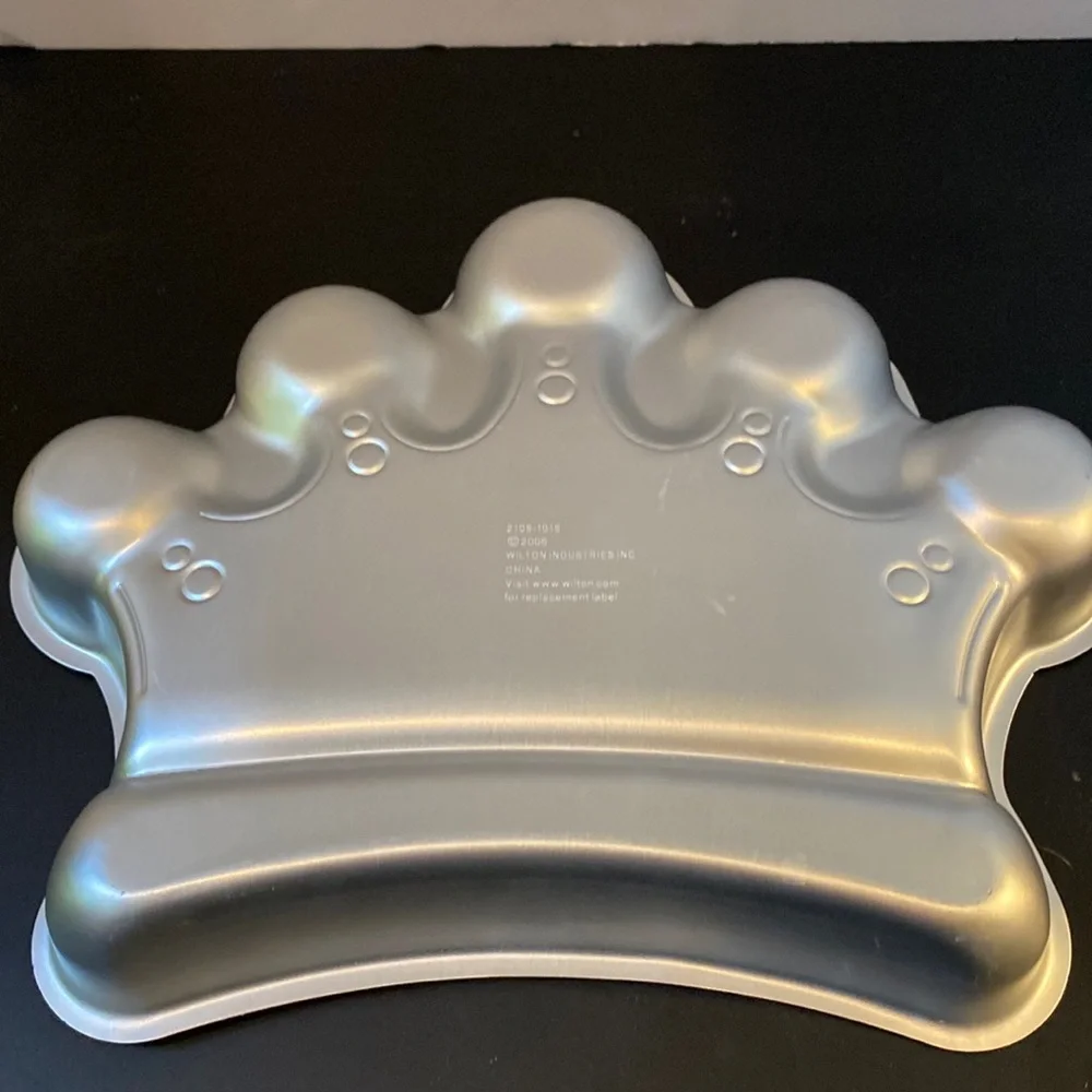 Wilton Princess crown cake pan mold Birthday Celebration 13x9”
